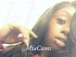 MiaCums