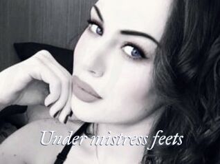 Under_mistress_feets